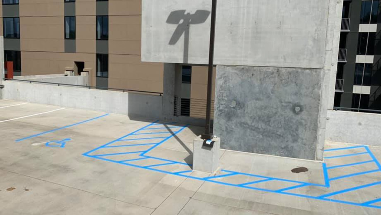 handicapped lines in parking garage