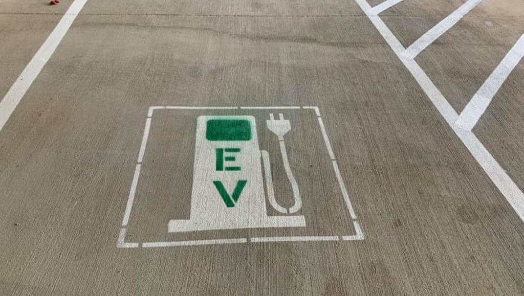 handicapped lines in parking garage