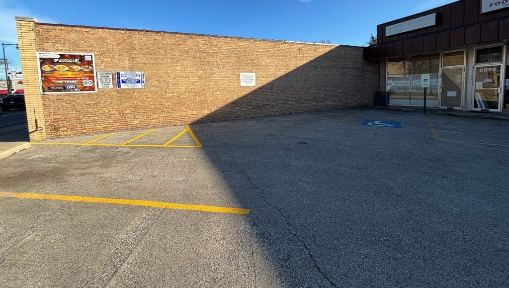 line markings for Dempster Commons Shopping Center
