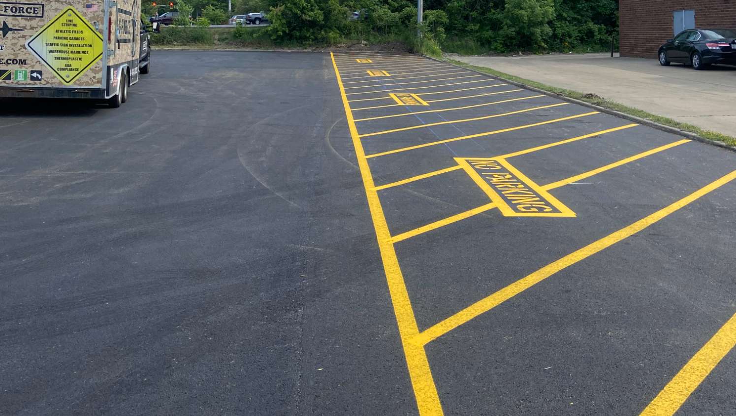 no parking striping