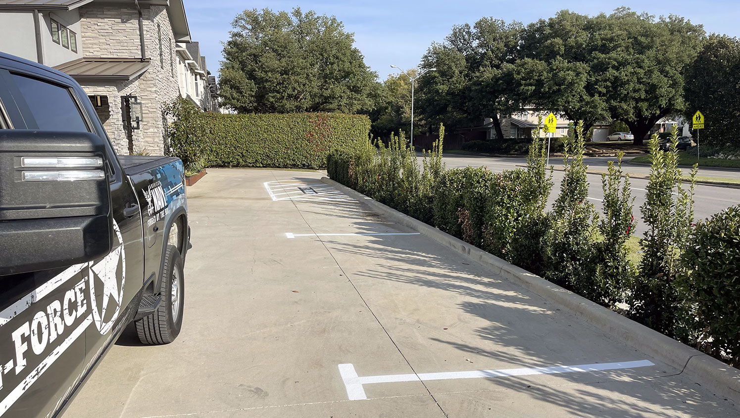 new parking lot striping at a dallas homeowner’s association