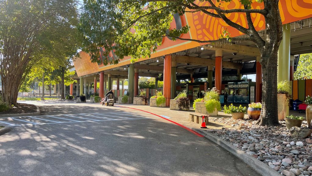 new parking stall striping for the dallas zoo