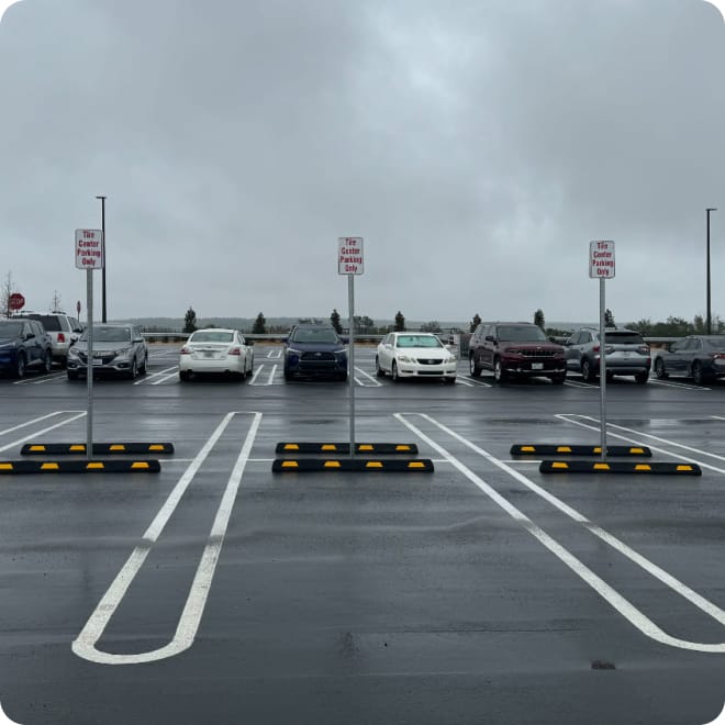 curbside pickup signs