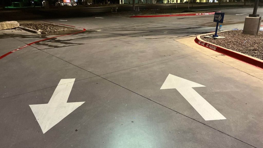 parking lot painting in hudson oaks, tx