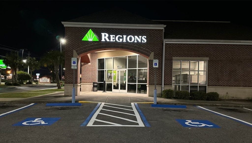 drive thru at Regions Bank freshly painted
