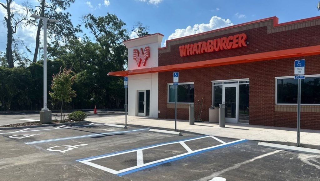 parking signs installed for Whataburger parking lot