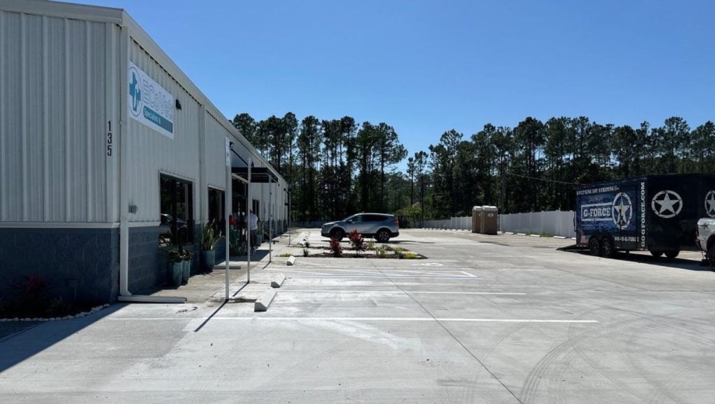ECoVets Specialists & Emergency parking lot freshly painted