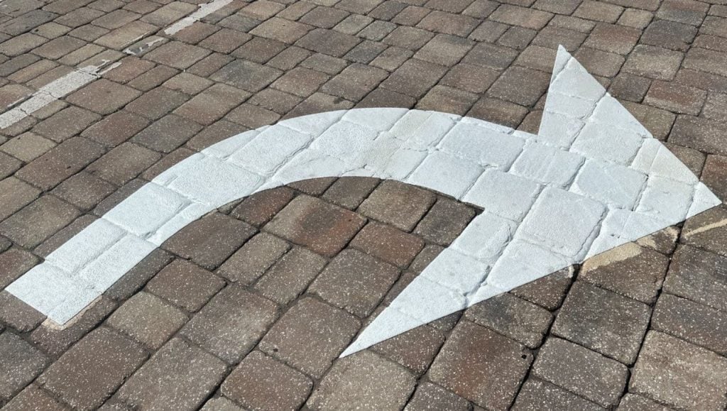 freshly painted white arrow close-up for Julington Lakes HOA