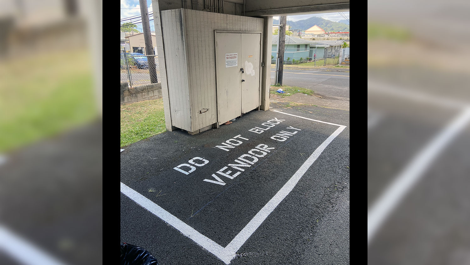 do not block vendor parking stall in kaneohe