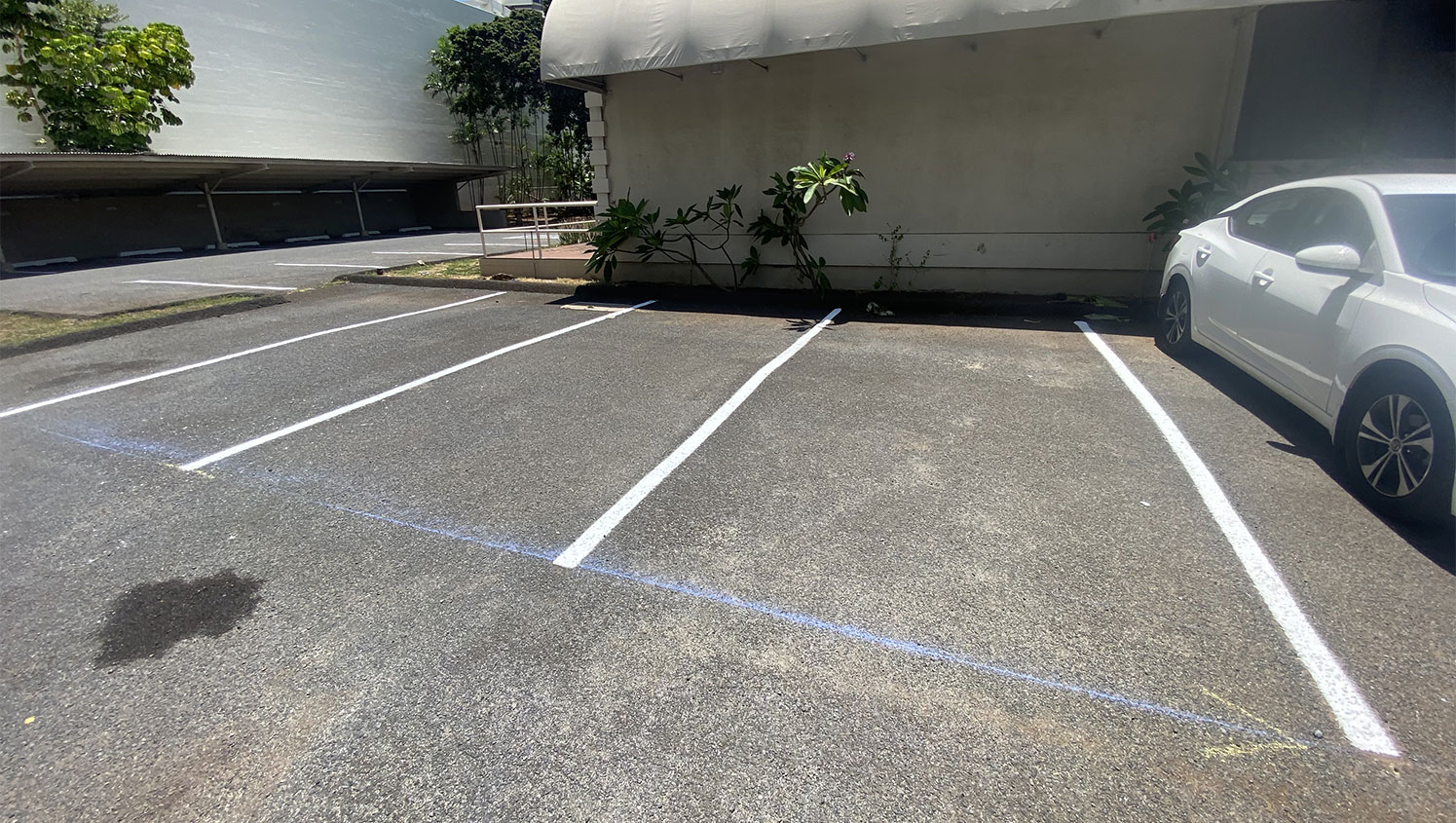 precision line marking in honolulu parking lot