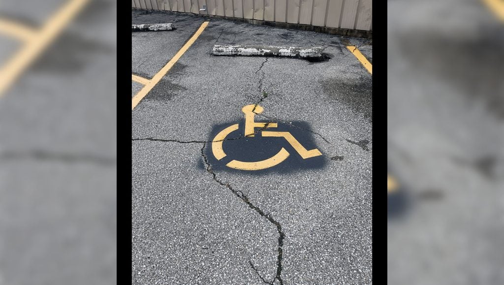 new no parking stripes on the side of the store