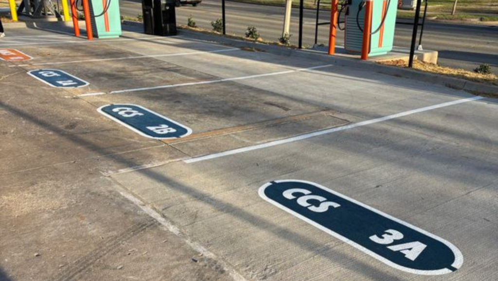 Sign 2 Line Striping for 3V3I in Oklahoma City, OK