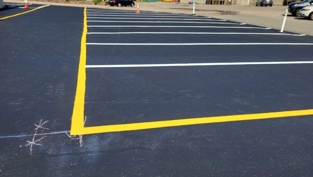 white and yellow line stripes