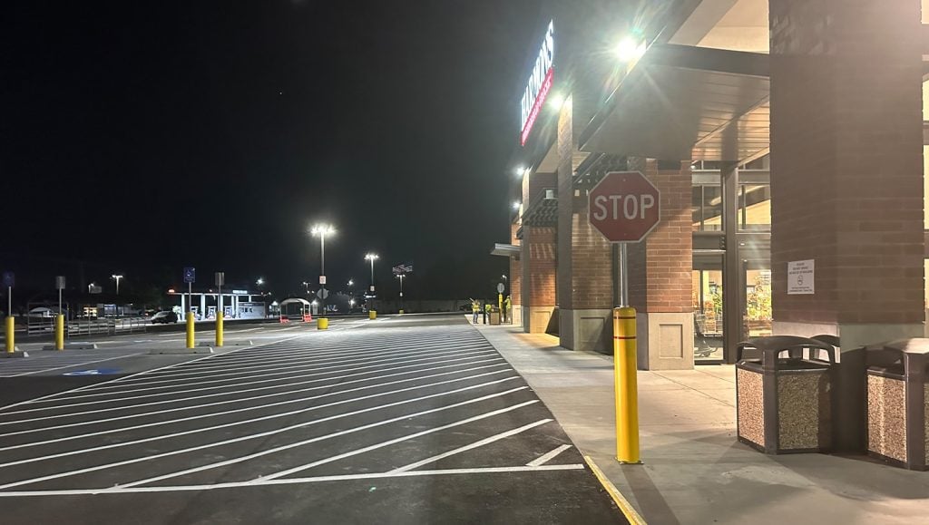 Harmon’s Grocery parking lot front view of store