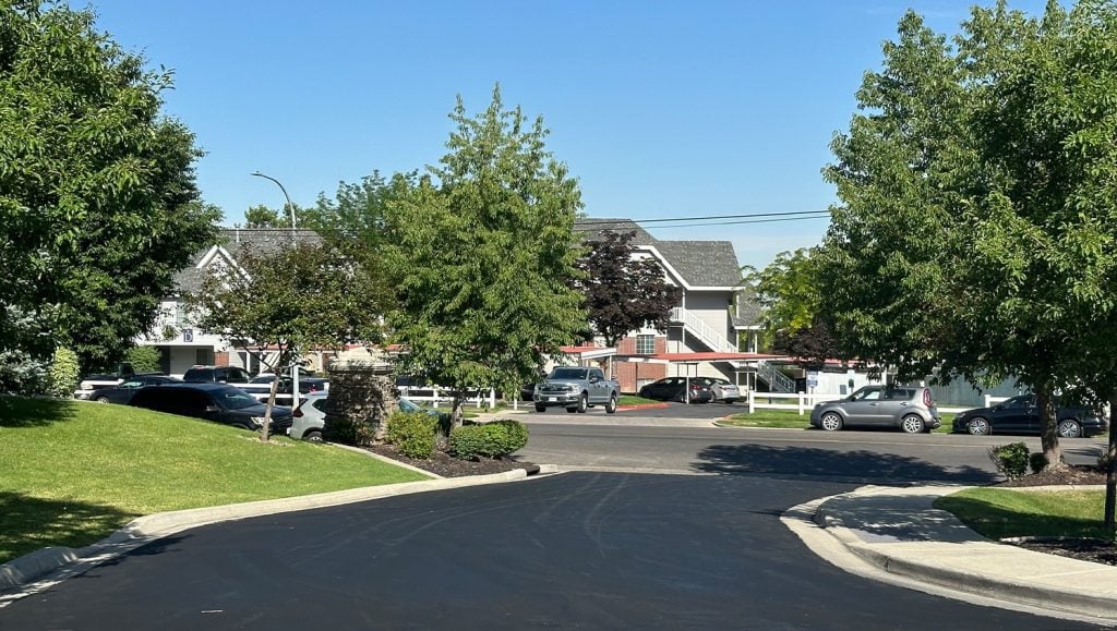 front view of Huntington Apartments office