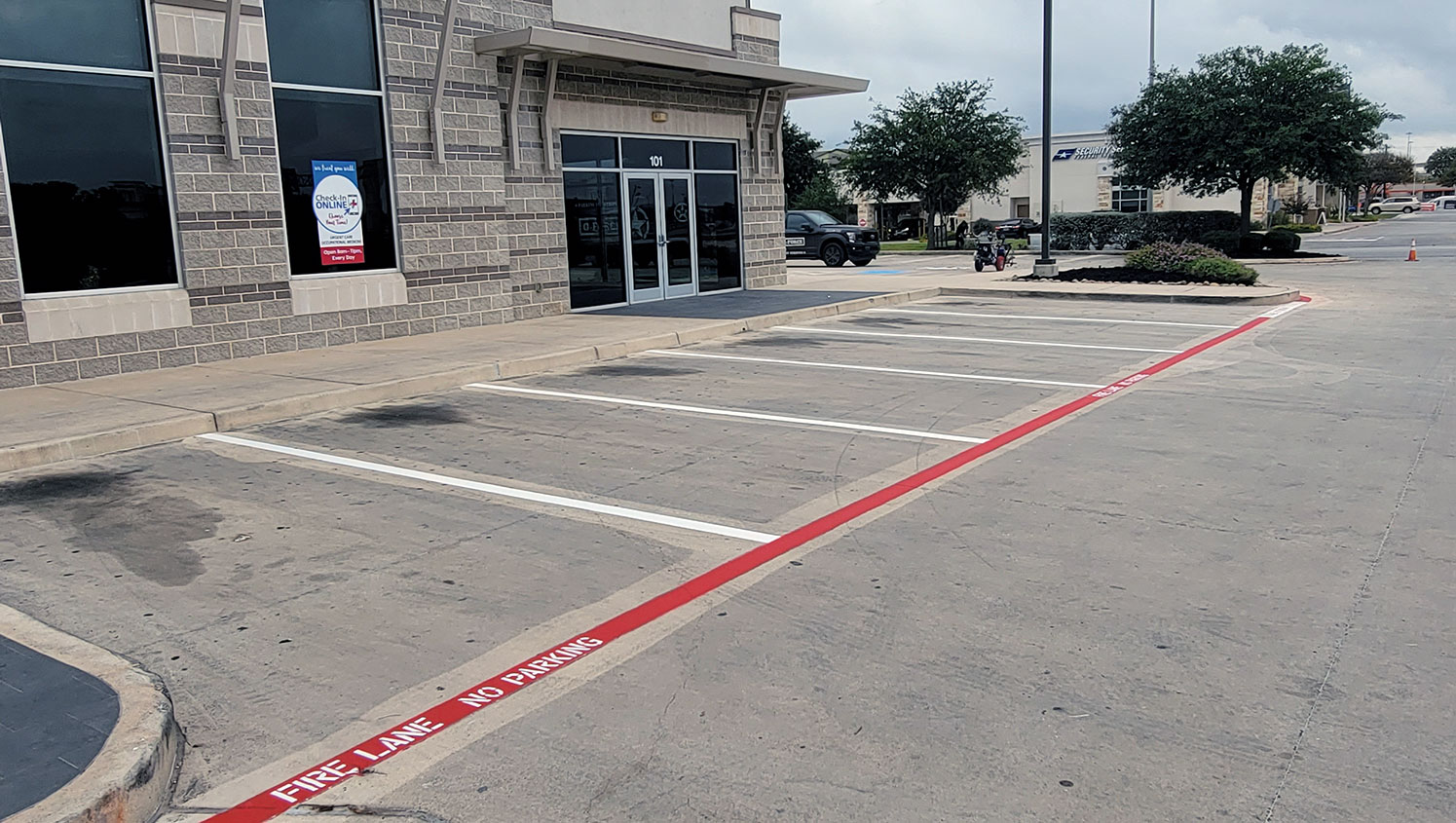 no parking fire lane marking