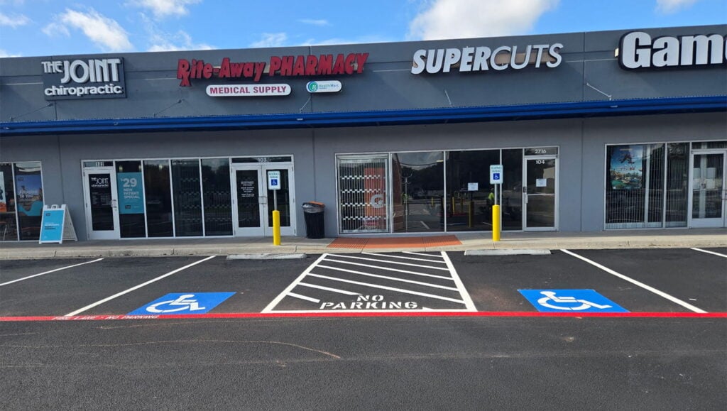 fire lane striping for buffalo wild wings in laredo, tx - image 4