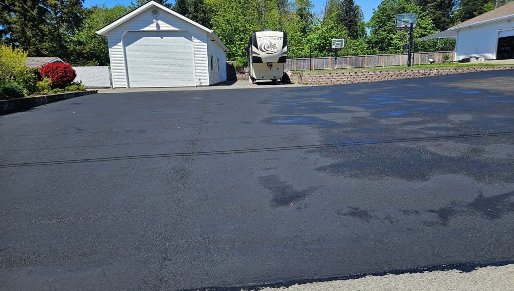 asphalt sealcoating for driveway