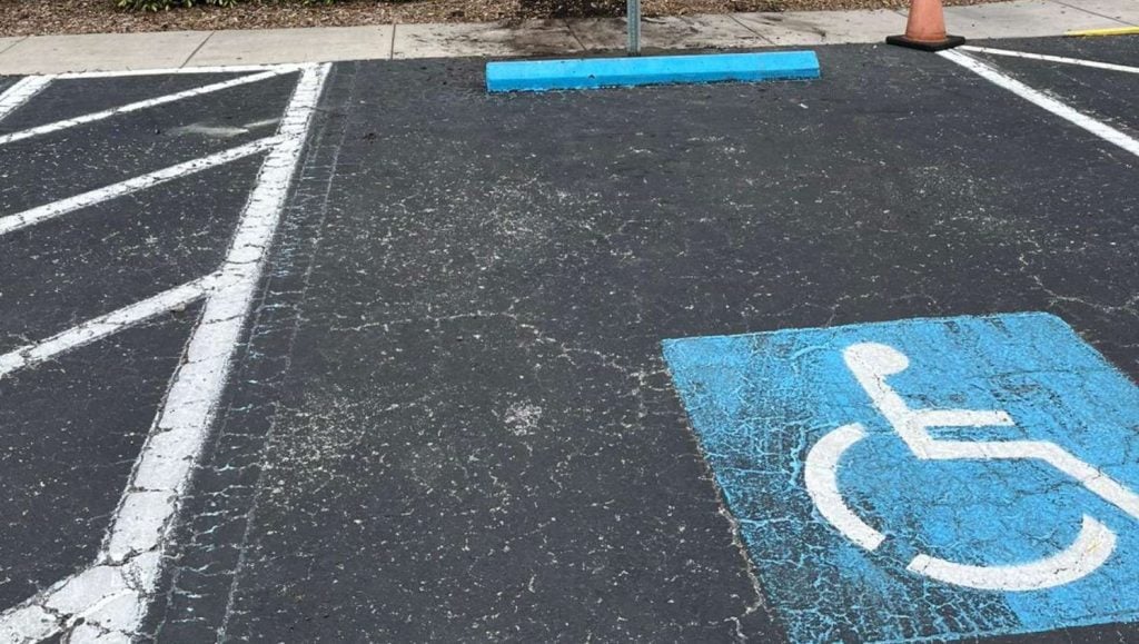 ada parking sign in st. petersburg, fl