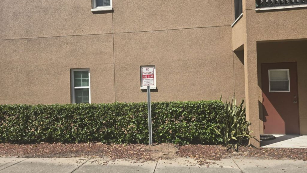 Parking Lot Sign Installation for Aparments G-FORCE Tampa, FL