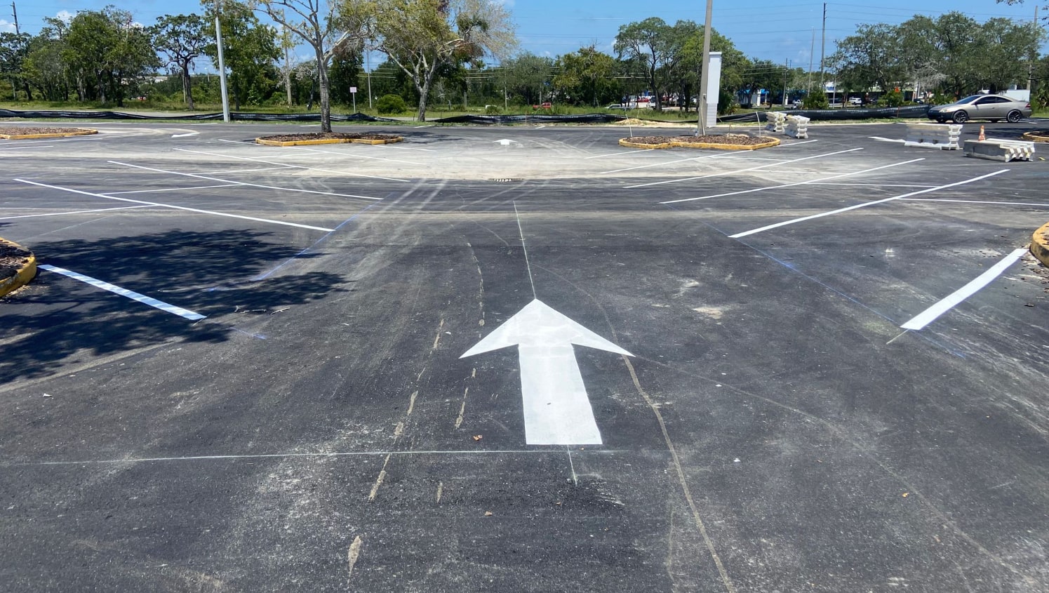 parking lot arrow in springhill, fl shopping plaza