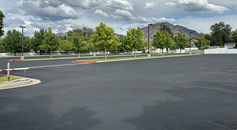 asphalt sealcoating parking lot